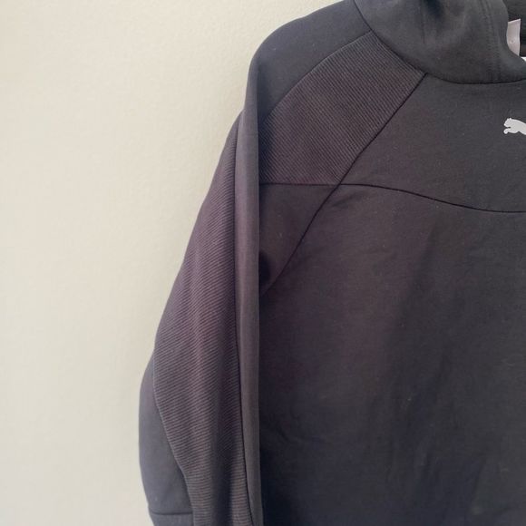 Puma cropped hoodie. Dry fit. Size medium - Picture 2 of 3